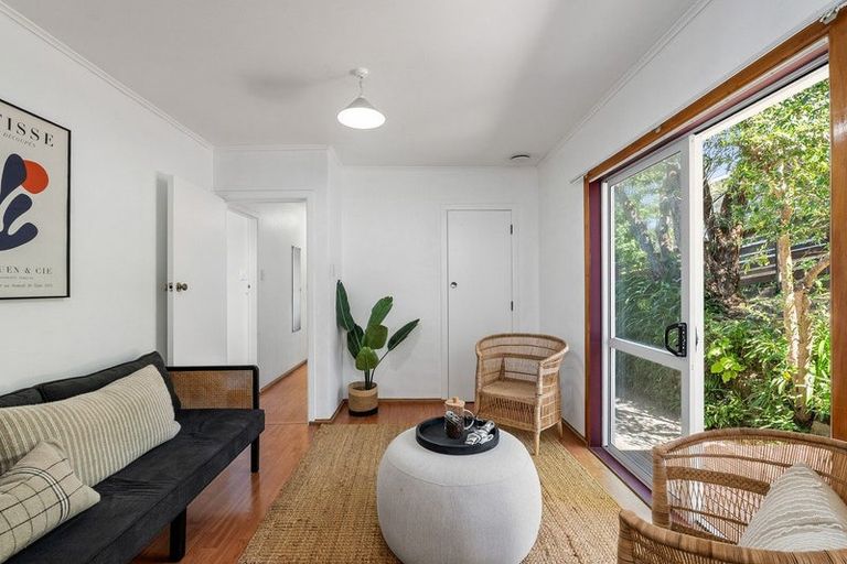 Photo of property in 26 Stewart Drive, Newlands, Wellington, 6037