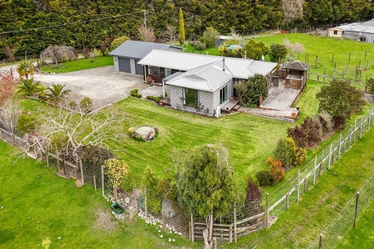 Photo of property in 93 Black Rock Road, Te Ore Ore, Masterton, 5886
