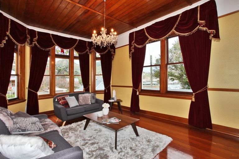 Photo of property in 5 Voelas Road, Lyttelton, 8082