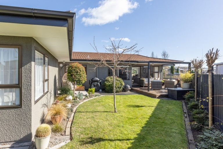 Photo of property in 21 Townshend Crescent, Greenmeadows, Napier, 4112