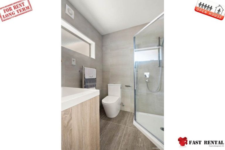 Photo of property in 1/12 Wernham Place, Northcote, Auckland, 0626