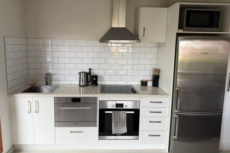 Photo of property in 1/30 Hyde Road, Rothesay Bay, Auckland, 0630