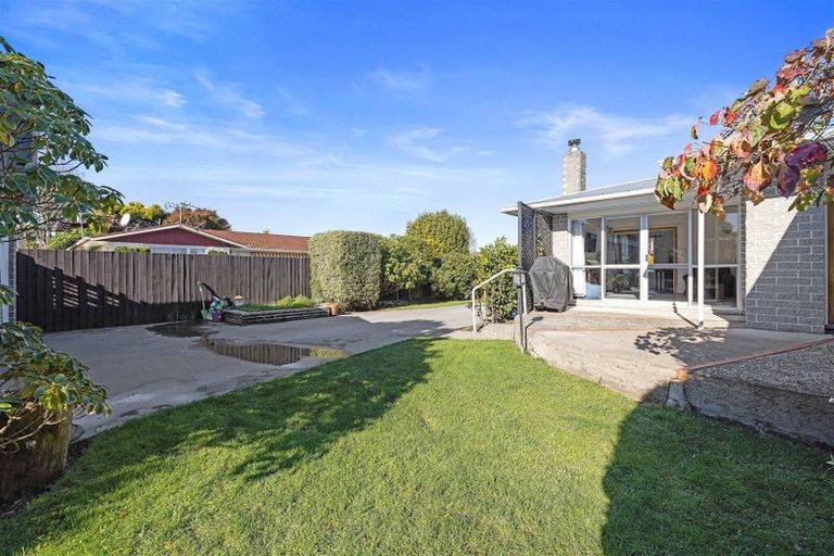 Photo of property in 16 Rosedale Place, Avonhead, Christchurch, 8042
