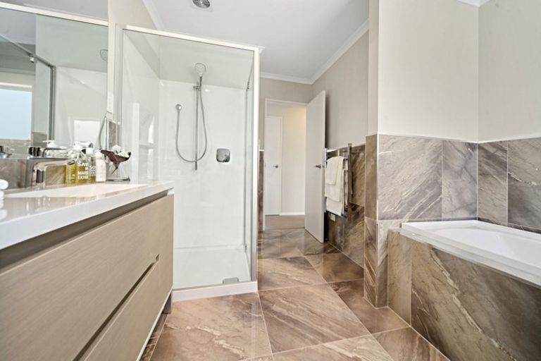 Photo of property in 13 Kukuwai Avenue, Red Beach, 0932