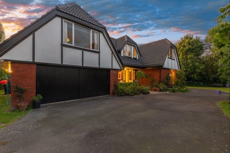 Photo of property in 60 Summerhill Drive, Fitzherbert, Palmerston North, 4410