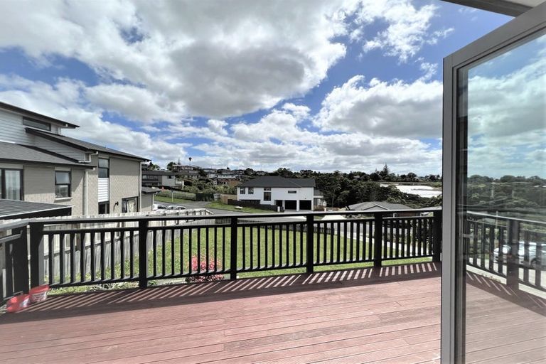 Photo of property in 27 Mantra Road, Massey, Auckland, 0614