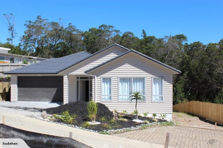 Photo of property in 92 Tiriwa Drive, Massey, Auckland, 0614