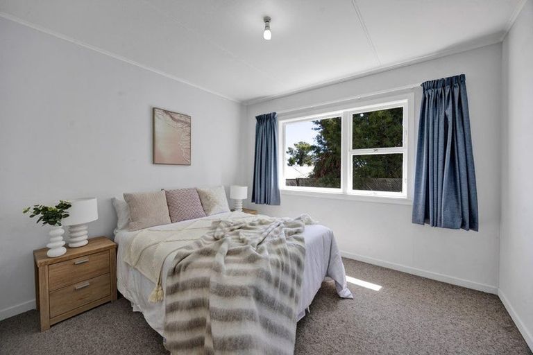 Photo of property in 37 Awanui Street, Merrilands, New Plymouth, 4312