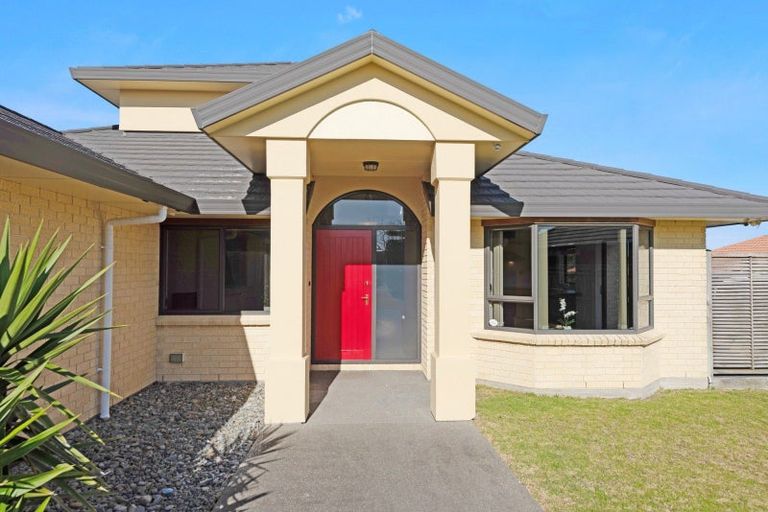 Photo of property in 6 Shearwater Rise, Paraparaumu Beach, Paraparaumu, 5032