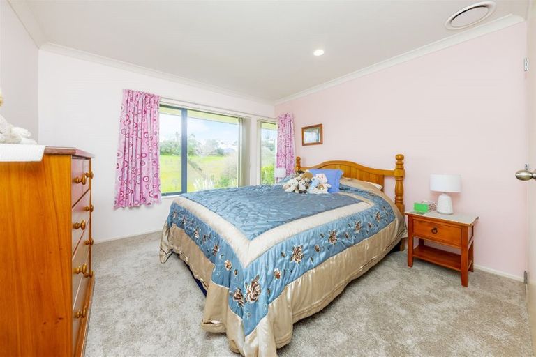 Photo of property in 2 Tanah Merah Drive, Papakura, 2110