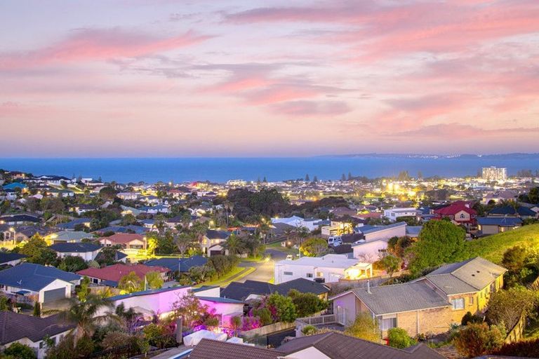 Photo of property in 15 Maire Road, Orewa, 0931