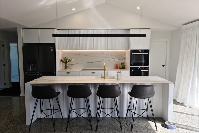 Photo of property in 73 Oak Road, Poraiti, Napier, 4112