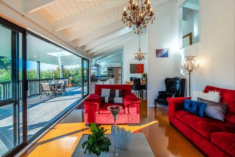 Photo of property in 2/1 Mayfair Crescent, Mairangi Bay, Auckland, 0630