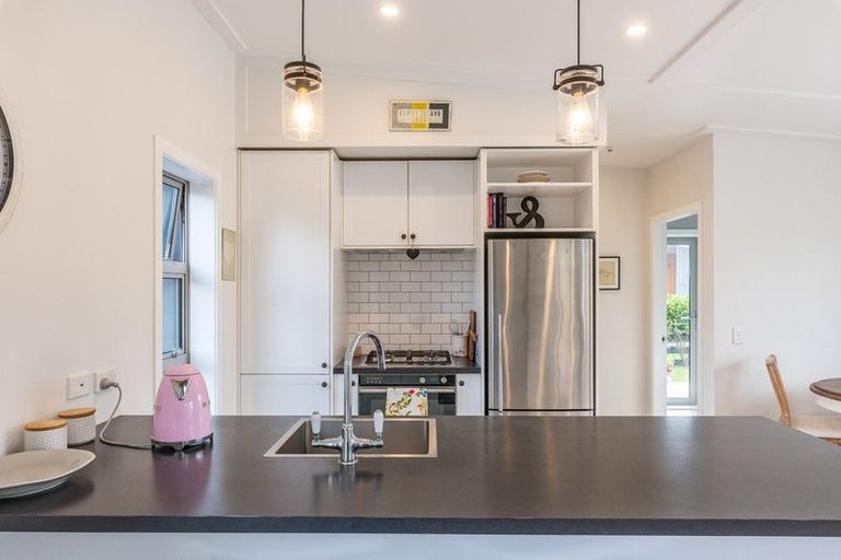 Photo of property in 6 Olliver Grove, Waikanae Beach, Waikanae, 5036