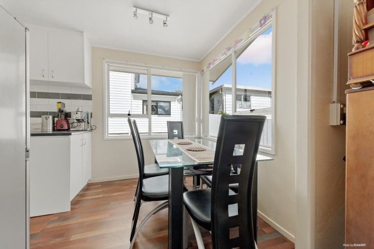 Photo of property in 21 Frobisher Way, Clendon Park, Auckland, 2103