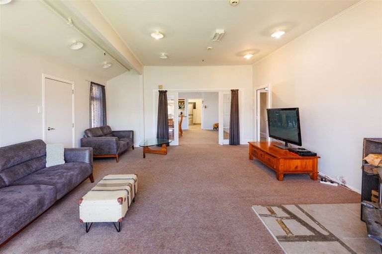 Photo of property in 21 Ongo Road, Hunterville, 4730