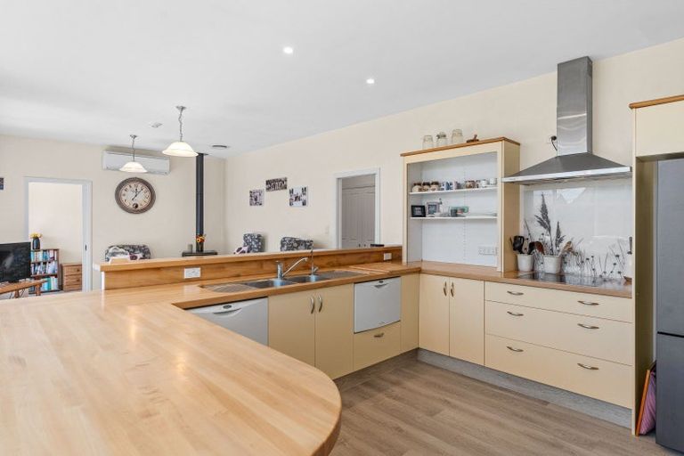 Photo of property in 6 Daffodil Grove, Carterton, 5713