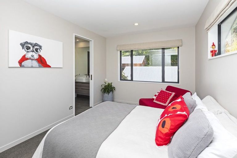 Photo of property in 2 Maurice Knowles Lane, Cashmere, Christchurch, 8022