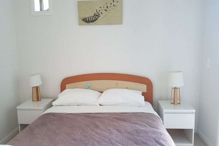 Photo of property in 15 Colin Wild Place, Glenfield, Auckland, 0629