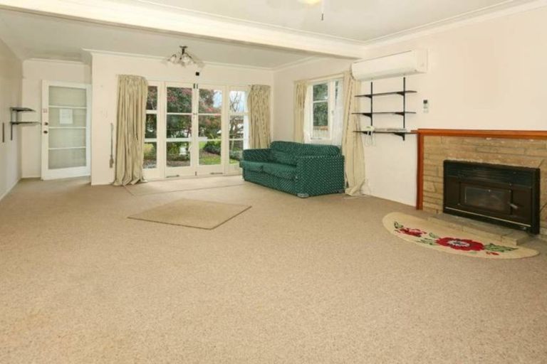 Photo of property in 24 Taikata Road, Te Atatu Peninsula, Auckland, 0610