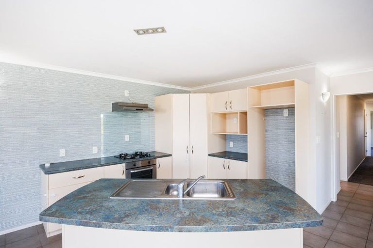 Photo of property in 24 Lydia Place, Kelvin Grove, Palmerston North, 4414