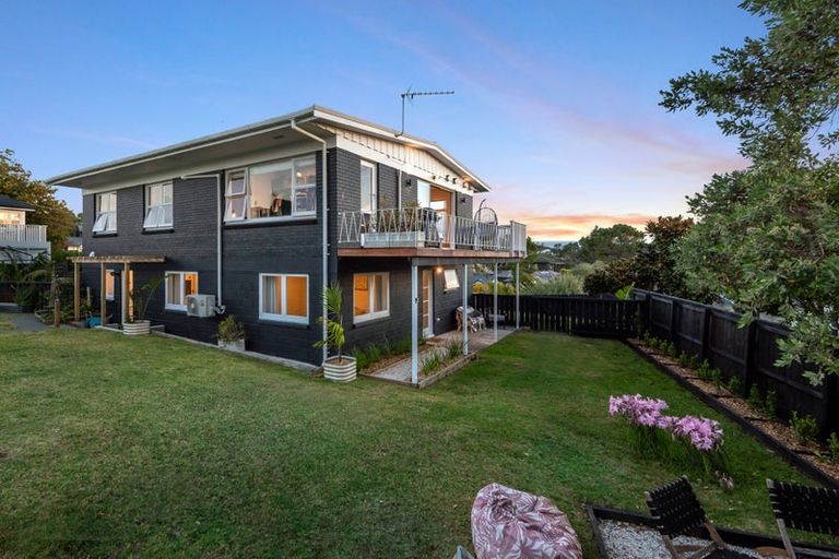 Photo of property in 3 Council Terrace, Northcote Point, Auckland, 0627