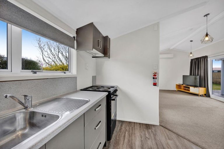 Photo of property in 8 Hughson Place, Opunake, 4616