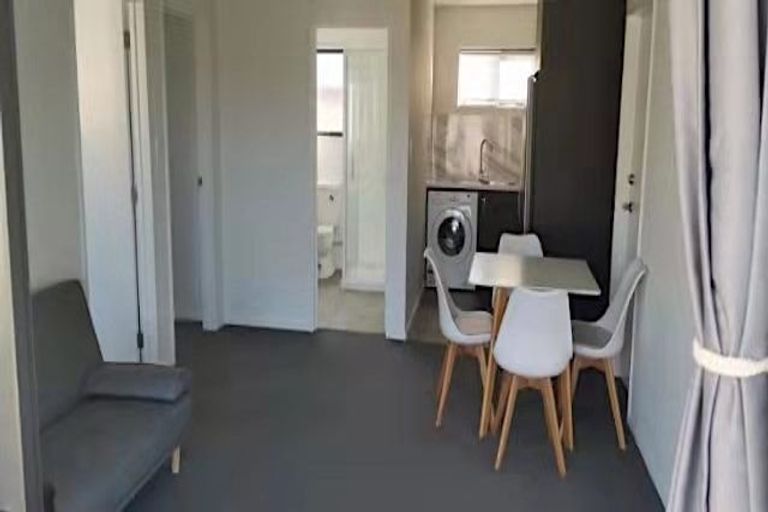 Photo of property in 44 Middlepark Road, Sockburn, Christchurch, 8042