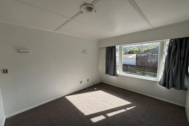 Photo of property in 3b Kopara Grove, Stokes Valley, Lower Hutt, 5019