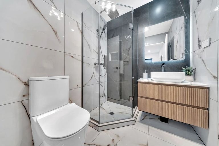 Photo of property in 106b Edgewater Drive, Pakuranga, Auckland, 2010