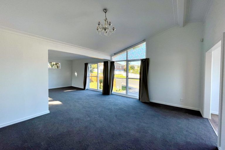 Photo of property in 47 School Road, Te Atatu South, Auckland, 0610