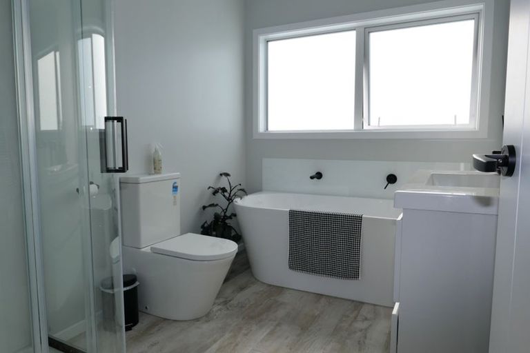 Photo of property in 36 Koru Loop, Paraparaumu, 5032