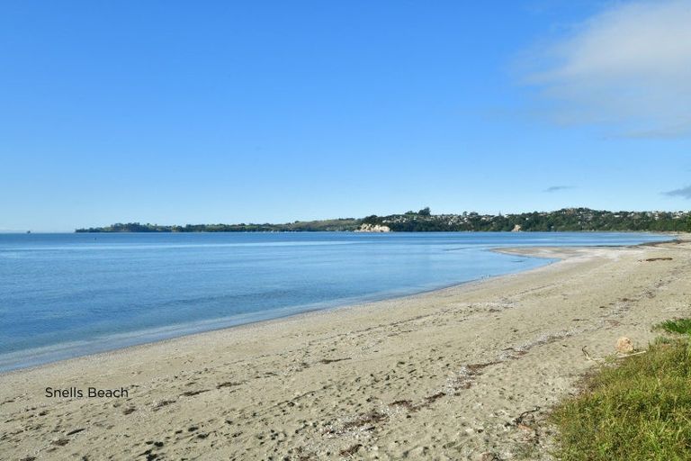Photo of property in 18 Kahurangi Place, Snells Beach, 0920