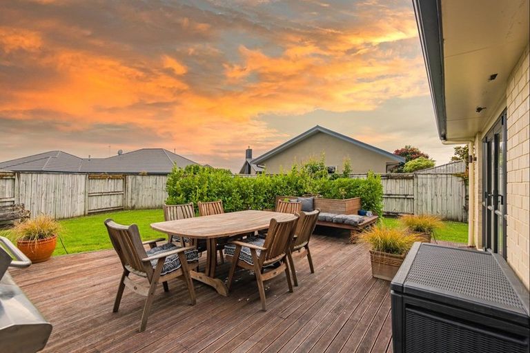 Photo of property in 40 Johnstone Drive, Fitzherbert, Palmerston North, 4410