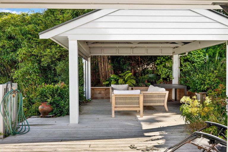 Photo of property in 8 Robertson Street, Russell, 0202