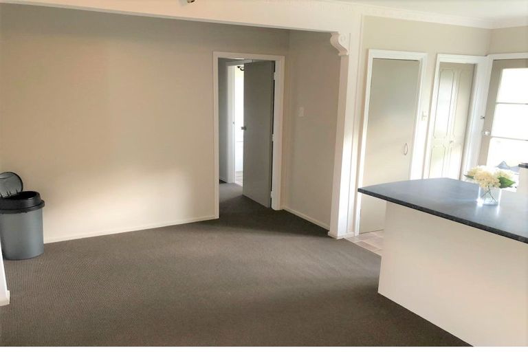 Photo of property in 27 Bellringer Crescent, Newlands, Wellington, 6037