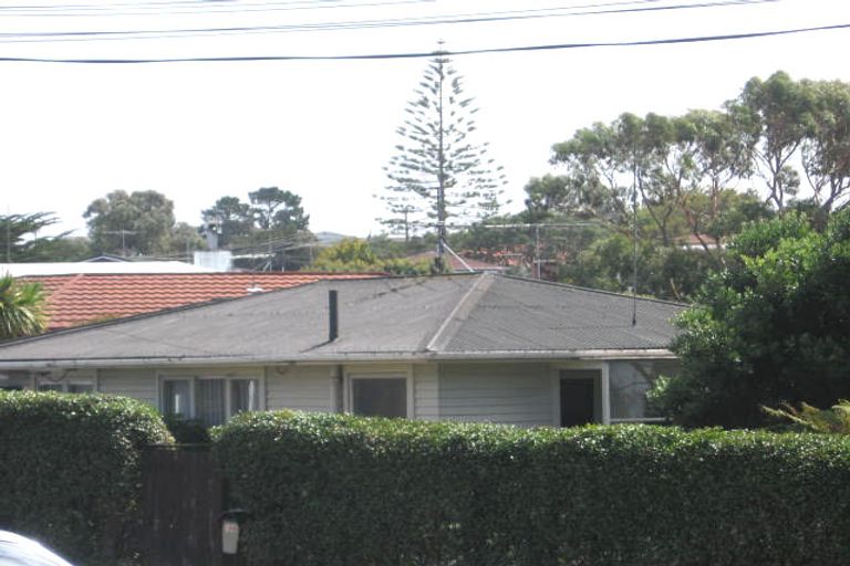 Photo of property in 399 Wairau Road, Totara Vale, Auckland, 0629