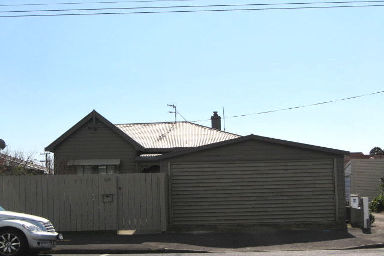 Photo of property in 100 Tukapa Street, Westown, New Plymouth, 4310