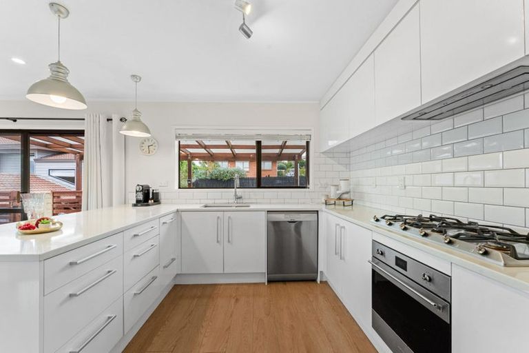 Photo of property in 19 Venus Place, Half Moon Bay, Auckland, 2012