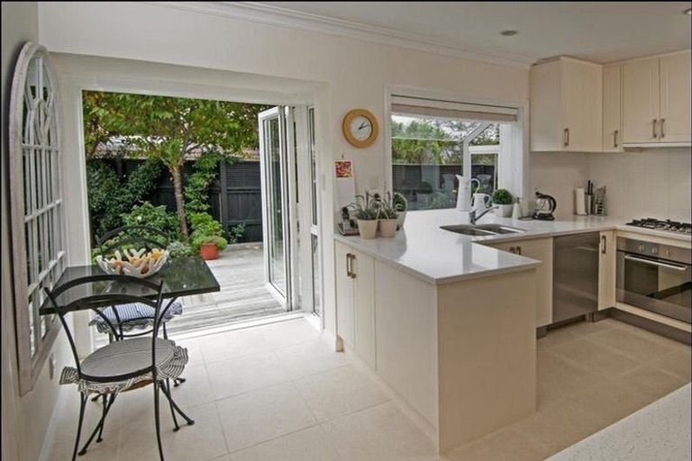 Photo of property in 51 Killarney Avenue, Torbay, Auckland, 0630