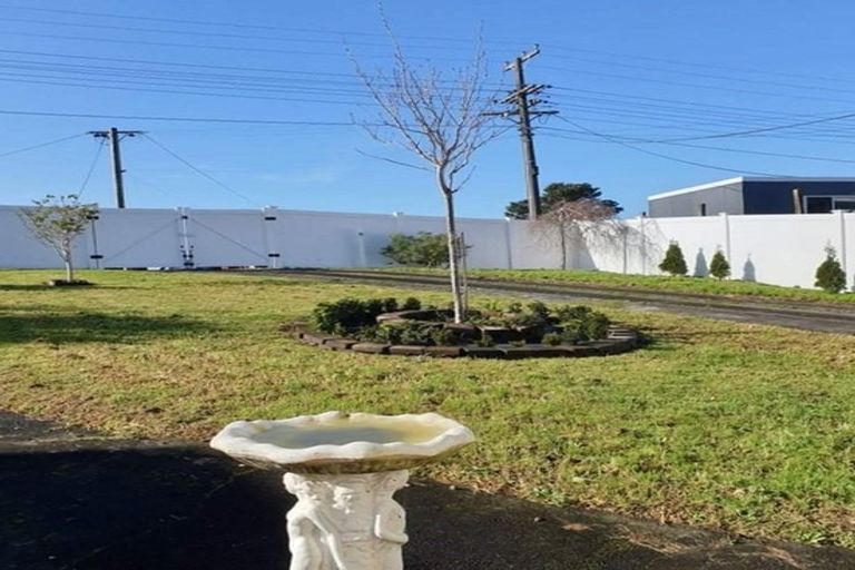 Photo of property in 41 Chorley Avenue, Massey, Auckland, 0614