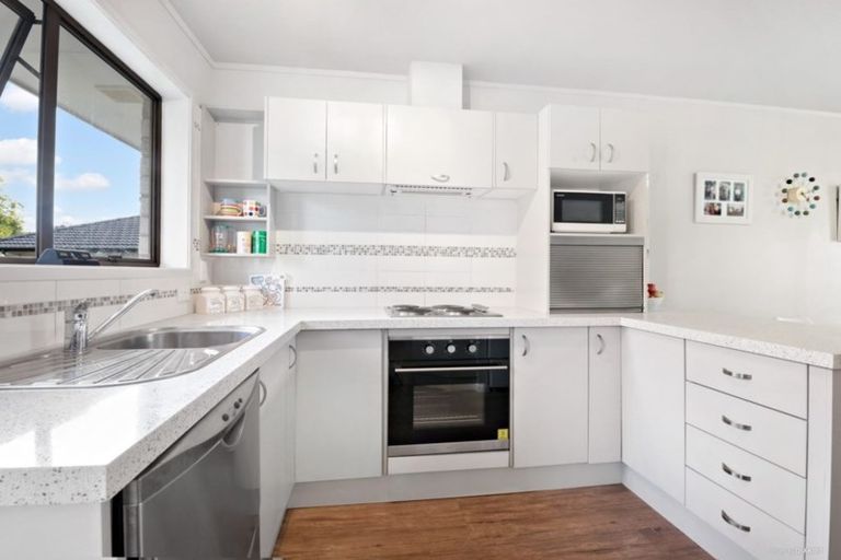 Photo of property in 2/56 Glenvar Road, Torbay, Auckland, 0630