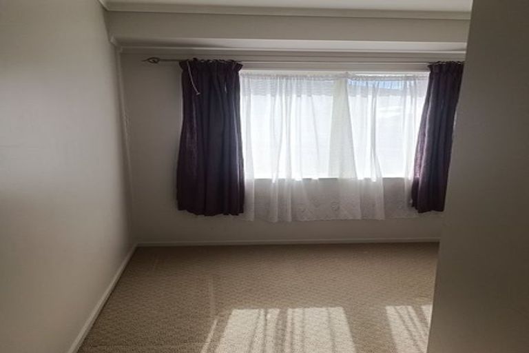 Photo of property in 3/166 Bradbury Road, Botany Downs, Auckland, 2010