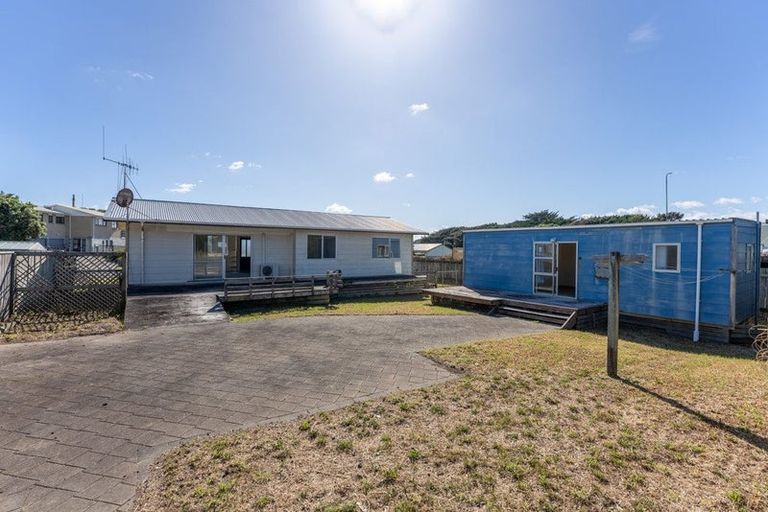 Photo of property in 14 Scott Avenue, Otaki Beach, Otaki, 5512