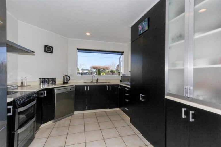 Photo of property in 54 Karina Road, Merrilands, New Plymouth, 4312