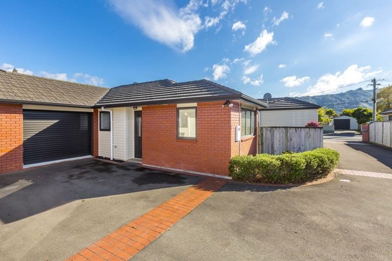 Photo of property in 4b Savage Crescent, Upper Hutt Central, Upper Hutt, 5018