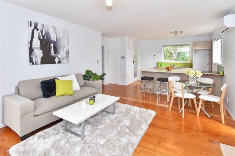 Photo of property in 18 Tampin Road, Hillpark, Auckland, 2102