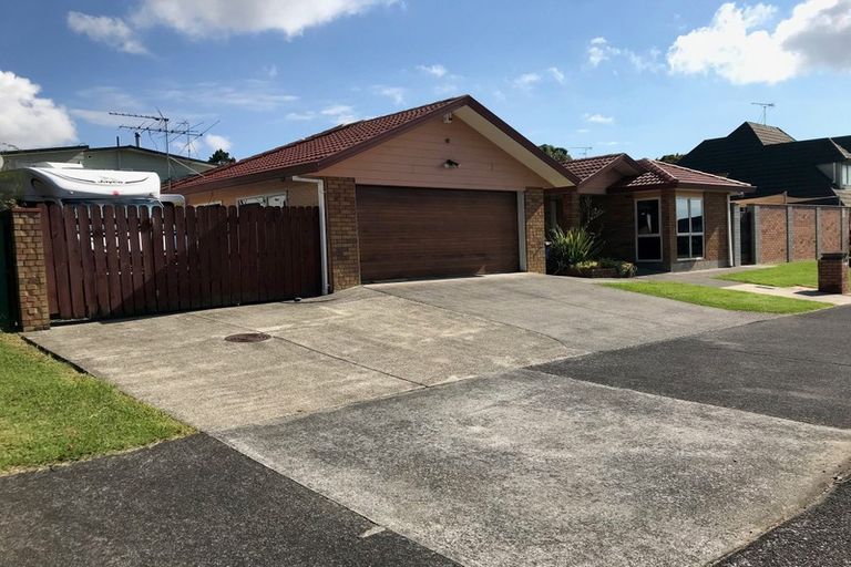 Photo of property in 7 Coupland Court, Glendene, Auckland, 0602