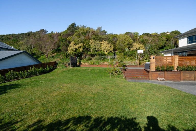 Photo of property in 115 Woodman Drive, Tawa, Wellington, 5028