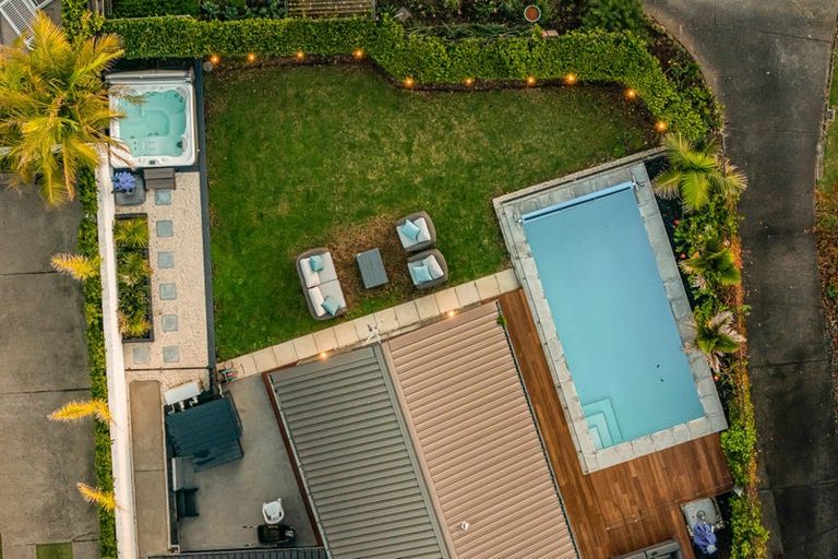 Photo of property in 11 Sharon Road, Waiake, Auckland, 0630